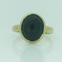 #578 9CT YG FACETED DOME ONYX BEZEL SET RING
