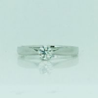 FR2010 18CT WG 6 CLAW SOLITAIRE ROUND DIAMOND RING