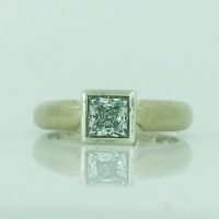 FR858 9CT YG BEZEL SET SQ.CZ RING 4G