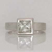 SR3765HN 9CT W/G SOLITARE SQUARE CZ RING