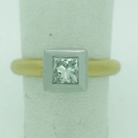 FR972HN 18CT 2T GOLD BEZEL SET SOLITAIRE PRINCESS DIAMOND RING