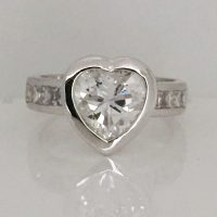 FR1039 DIMAN CO 9CT WG BEZEL SET HEART CZ RING