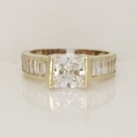 R6824-FR1780 9CT YG BEZEL SET SQUARE CZ CHANNEL SET BAG. CZ RING 4.4G